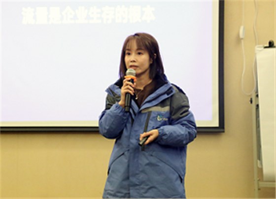 左右手新媒體負責人龔總