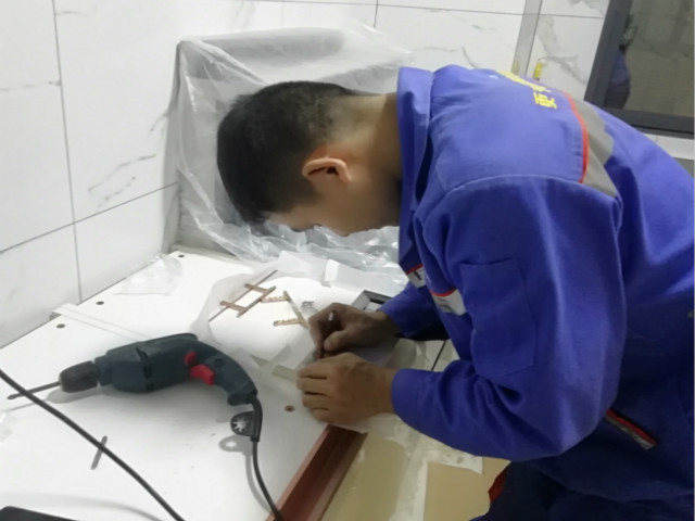 左右手櫥柜類(lèi)安裝師傅1