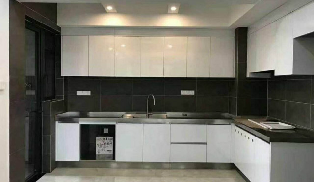 如何進(jìn)行不銹鋼櫥柜臺面安裝？安裝過程有哪些技巧可以借鑒