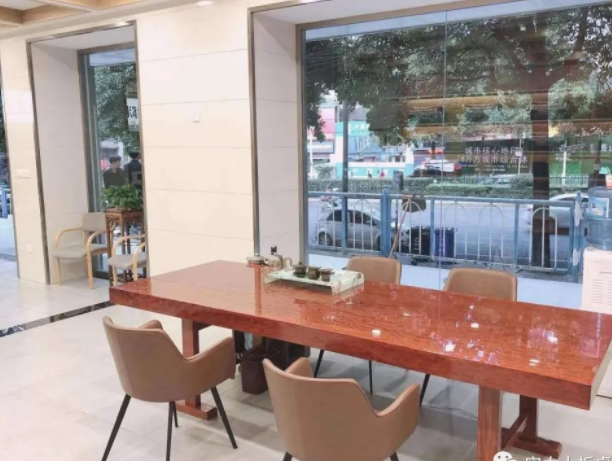 原木色家具：原木大板桌和實(shí)木家具的維護(hù)保養(yǎng)