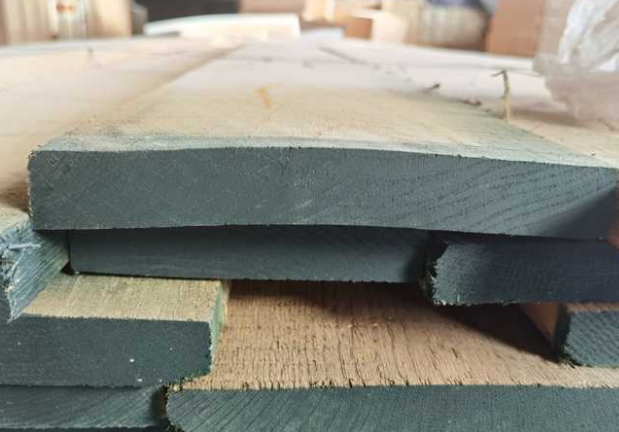 實(shí)木的餐桌:實(shí)木家具買拼板還是獨(dú)板好？