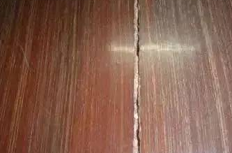 青島雕花實木門;實木家具開裂、變形的原因終于找到了