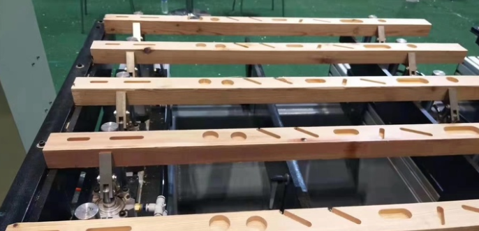 實木床定制價格：數(shù)控榫槽機制作實木家具最拉風！