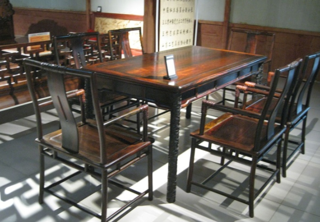 木頭工藝品：開裂的紅木家具就不是好的紅木家具嗎？