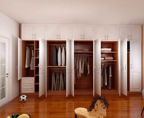 羅蘭木門衣柜，定制衣柜你不知道的五大優(yōu)勢！