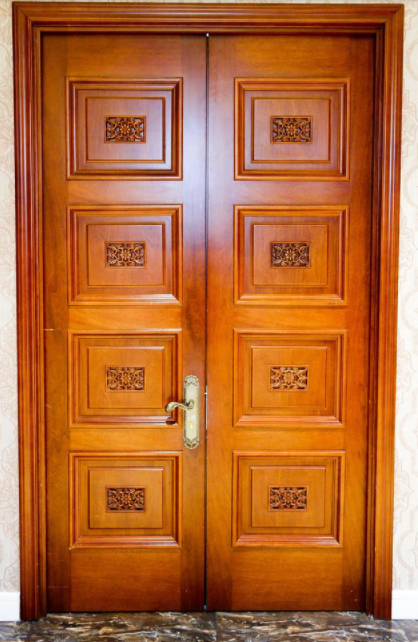 煙臺實木門安裝：實木門是什么材質(zhì)做成的？