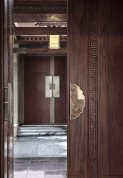 時(shí)尚中國風(fēng)設(shè)計(jì)師：一樣的中國風(fēng)木門，不一樣的新中式情懷