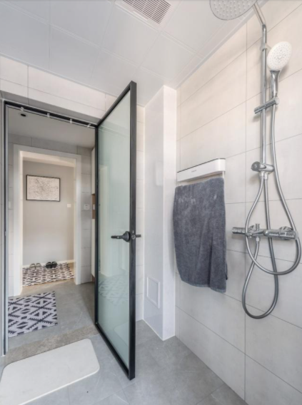 鋁合金家具鑄造：衛(wèi)生間門選鋁合金還是木門？