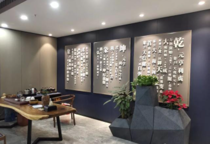 實(shí)木定制門板：極簡輕奢無漆實(shí)木護(hù)墻板，喚醒生活品質(zhì)