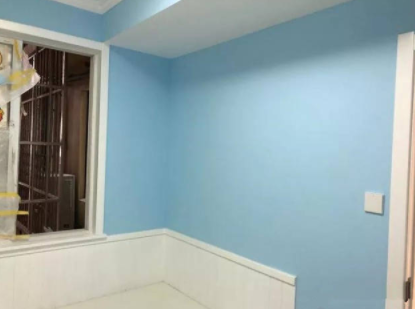 家庭裝修風(fēng)格圖，榻榻米護(hù)墻板選用哪種材質(zhì)好？