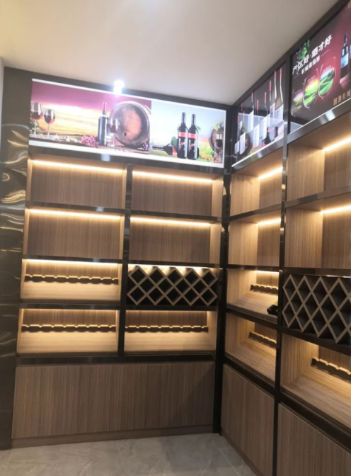 蘇州展示柜定制：妙用不銹鋼，打造輕奢風(fēng)紅酒展示柜