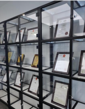 工業(yè)鋁型材配件：工業(yè)鋁型材展示柜有何優(yōu)點(diǎn)？