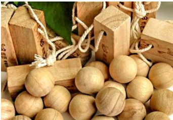 歐式衣柜布局：衣柜防蟲怎么選，樟腦丸還是香樟木？