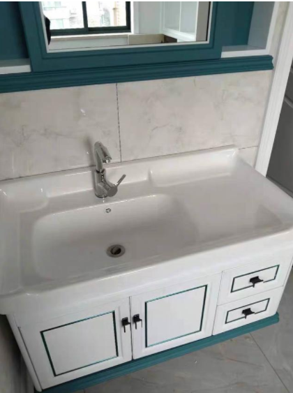 家居收納小技巧：浴室柜選橡木還是太空鋁的好？