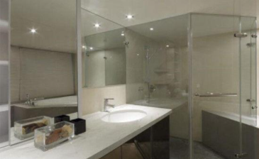 小浴室裝修效果圖，裝修沐浴房要不要做四邊走水?