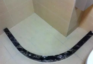 浴室裝修效果圖：你知道淋浴房石材擋水條的重要性嗎？又該如何安裝?