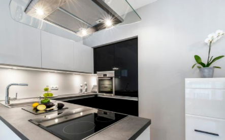 整體櫥柜設(shè)計：櫥柜實木門怎么養(yǎng)護(hù)？櫥柜實木門有哪些優(yōu)點？