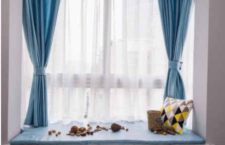 上海門窗加工：鋁合金門窗對比塑鋼門窗，哪個適合封陽臺？