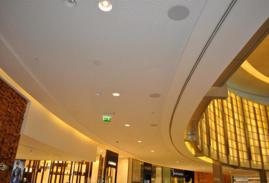 鋁扣板吊頂批發(fā)價格：硅酸鈣板吊頂好還是鋁扣板吊頂好？