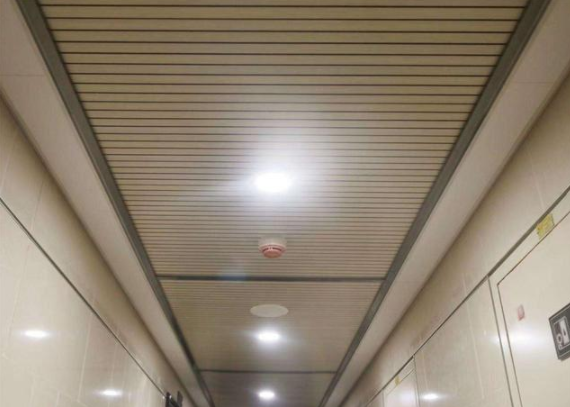 木制穿孔吸音板：吸音板吊頂做法是什么？安裝隔音吊頂注意事項(xiàng)