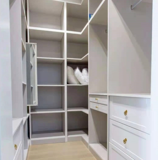 衣帽間設(shè)計圖：衣帽間的“門”怎么加？加到哪好呢？