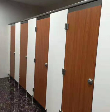 高檔衛(wèi)生間隔斷價格：衛(wèi)生間隔斷價格是不是高品質隔斷的障礙