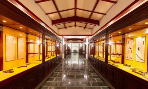 東陽紅木家具定制：紅木家具為何名貴？古老工藝與科學(xué)流程功不可沒