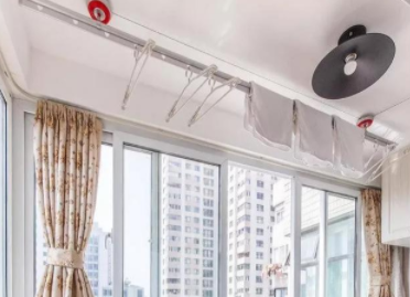 露臺裝修設(shè)計，晾衣架需要如何安裝？