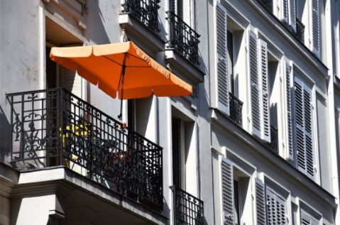 現(xiàn)代簡約風的鐵藝家具如何選購？