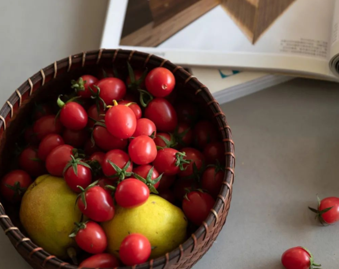 廚衛(wèi)裝修加盟：餐廚一體加中島，廚衛(wèi)水磨石，家具全實(shí)木