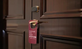 整體淋浴房安裝：浴室熱水燙傷客人事故，酒店如何引以為戒？