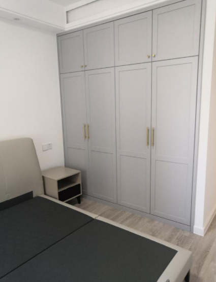 高端全屋定制加盟：全屋定制大衣柜超實(shí)用，簡(jiǎn)約溫馨