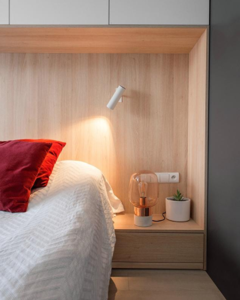 臥室設(shè)計(jì)說明圖：裝修，臥室床頭柜設(shè)計(jì)，燈光搭配有氛圍感