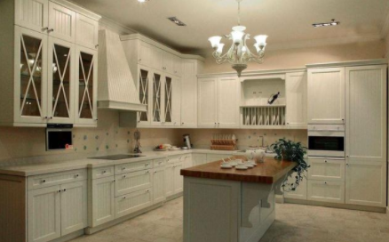 【新型櫥柜門(mén)板品牌】櫥柜門(mén)合頁(yè)有哪些種類(lèi)？櫥柜門(mén)合頁(yè)安裝有什么方法？