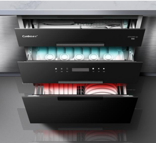 北京實木櫥柜門板：立柜柜門不齊是怎么回事？能否自行處理？