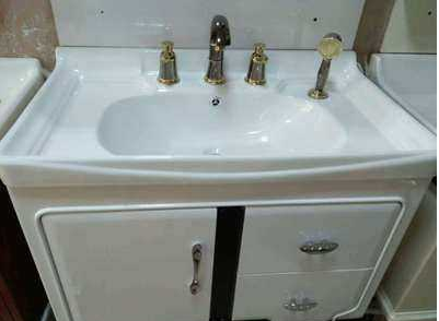 【整體浴室柜加盟】落地式浴室組合柜怎么安裝？