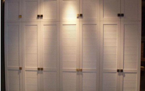 【百葉門(mén)衣柜加盟】百葉門(mén)衣柜的優(yōu)缺點(diǎn)是什么,表現(xiàn)在哪些方面