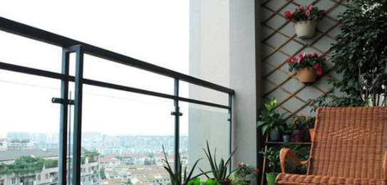 【伸縮晾衣架安裝】安裝一個伸縮式陽臺晾衣架好不好呢？