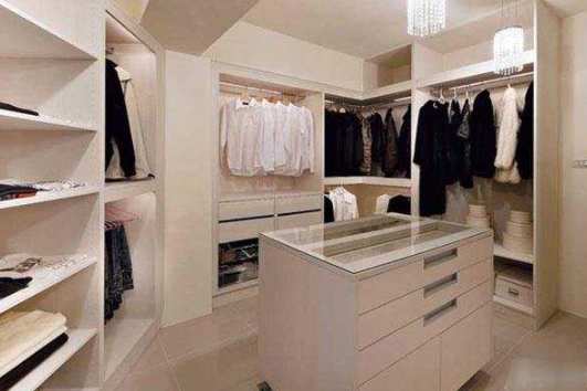 【定做整體衣柜招商】怎么設(shè)計(jì)衣柜來滿足對(duì)空間的需求？